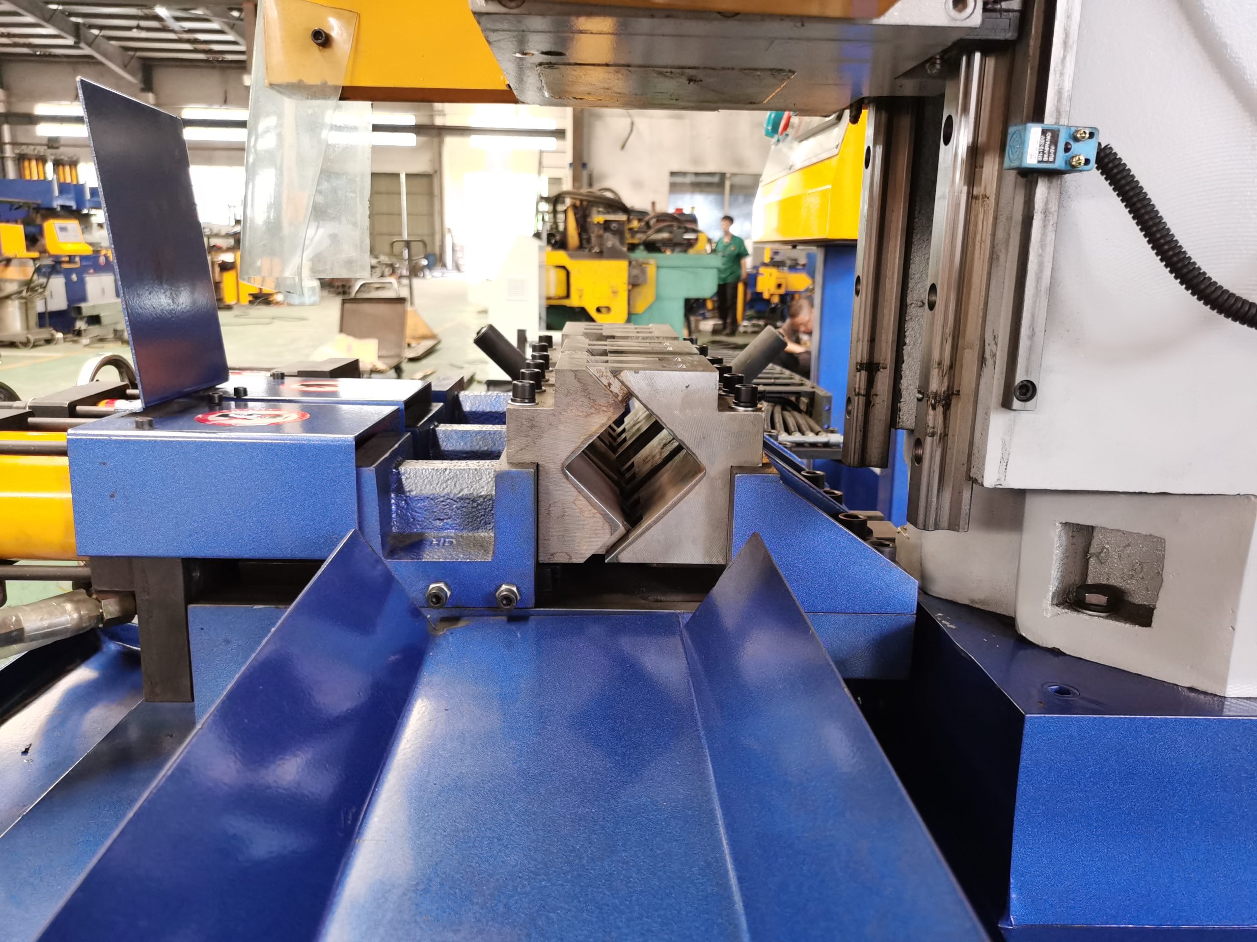 CNC Fully Automatic Tube Cutting Machine(HVS-425FA-DR）2